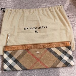 Burberry Cluch